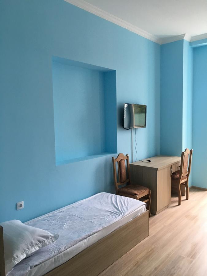 Kmg Hotel Khashuri Εξωτερικό φωτογραφία
