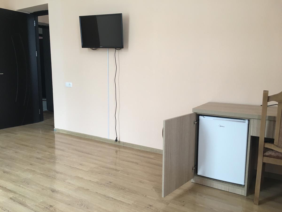 Kmg Hotel Khashuri Εξωτερικό φωτογραφία