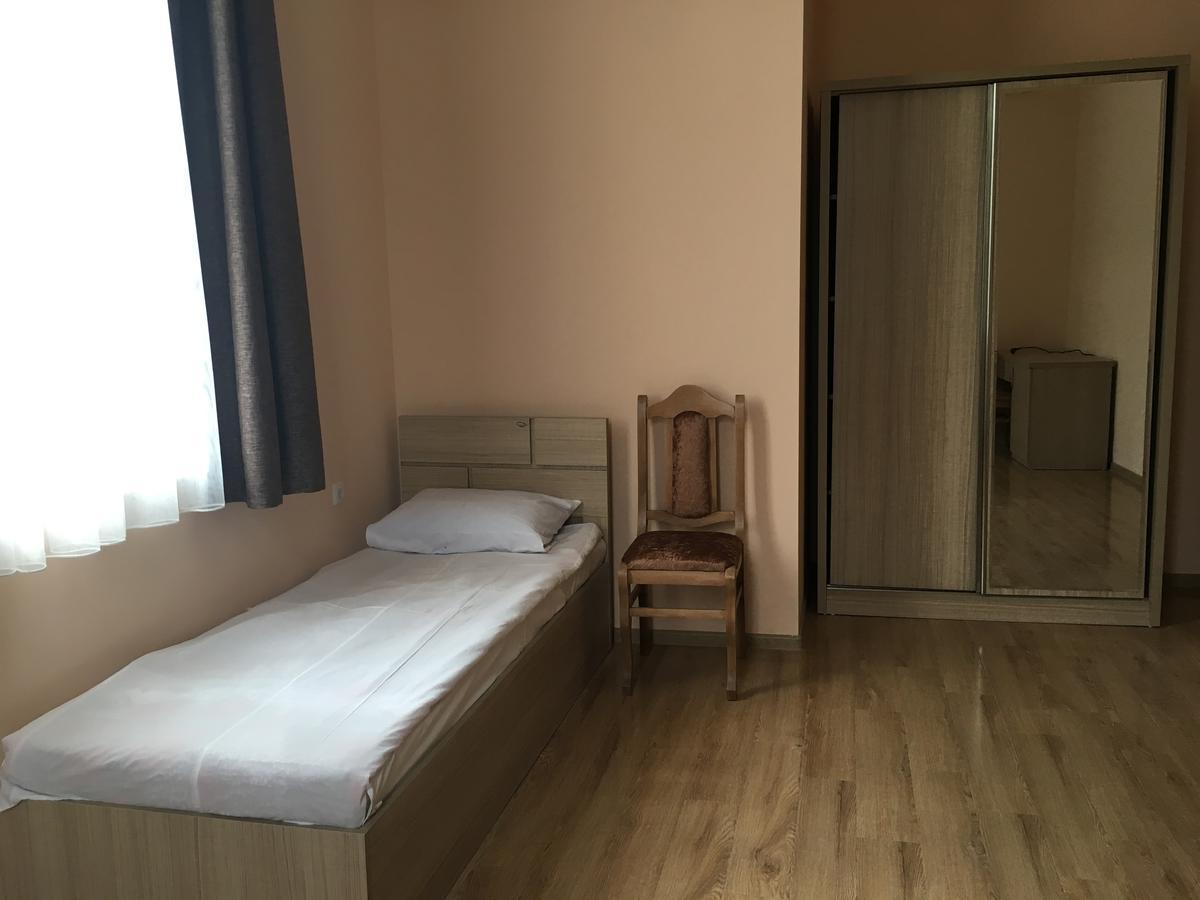 Kmg Hotel Khashuri Εξωτερικό φωτογραφία