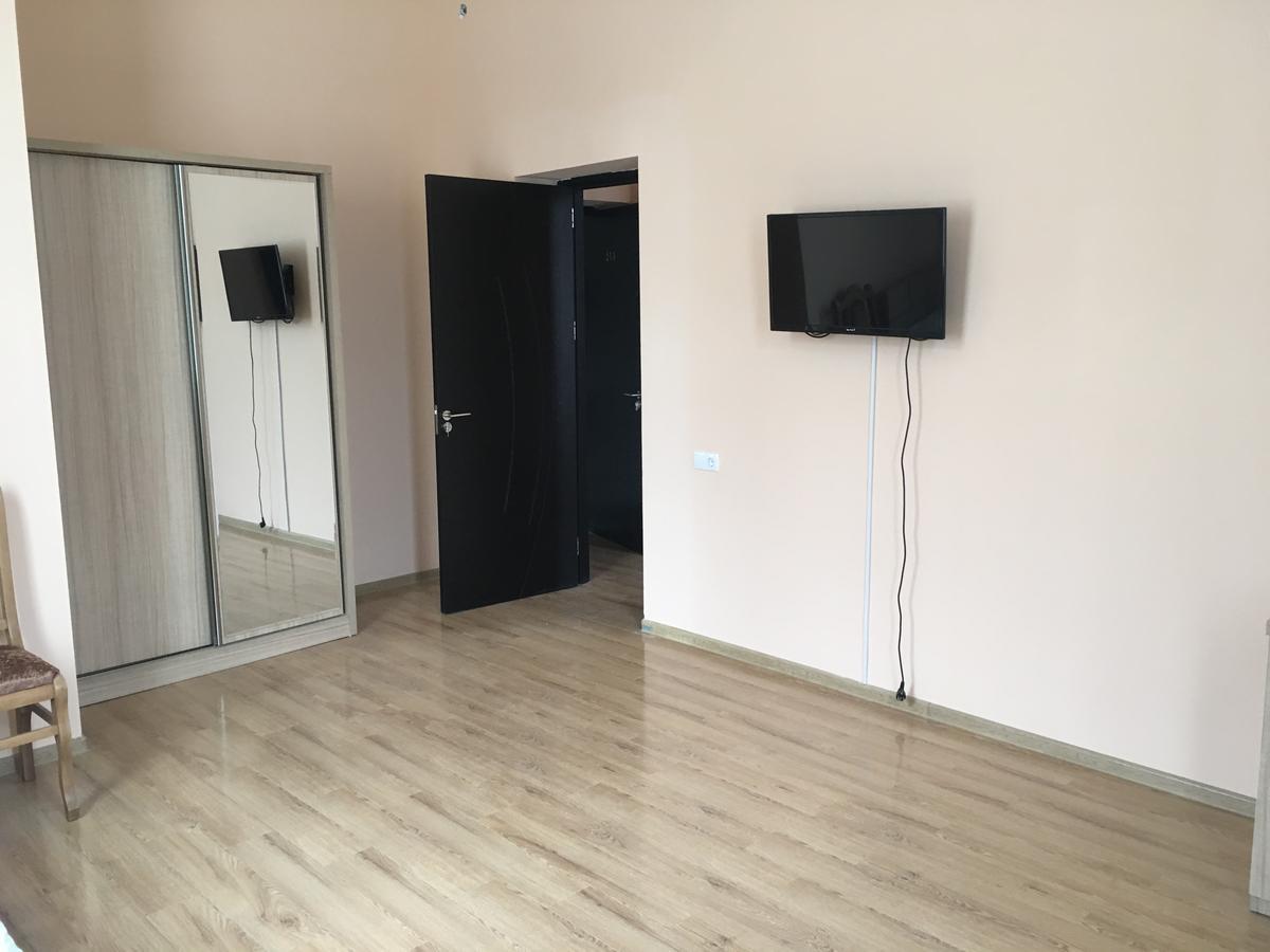 Kmg Hotel Khashuri Εξωτερικό φωτογραφία