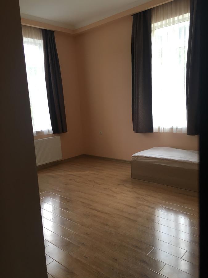 Kmg Hotel Khashuri Εξωτερικό φωτογραφία