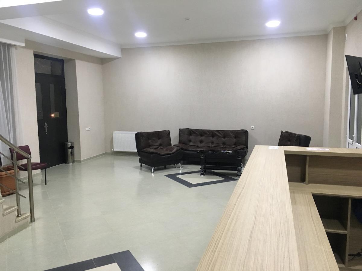 Kmg Hotel Khashuri Εξωτερικό φωτογραφία